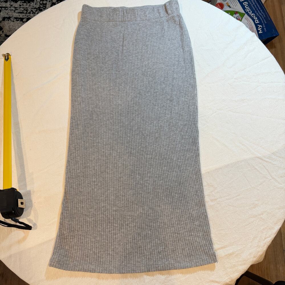 Aritzia The Group Babaton Grey Ribbed Skirt